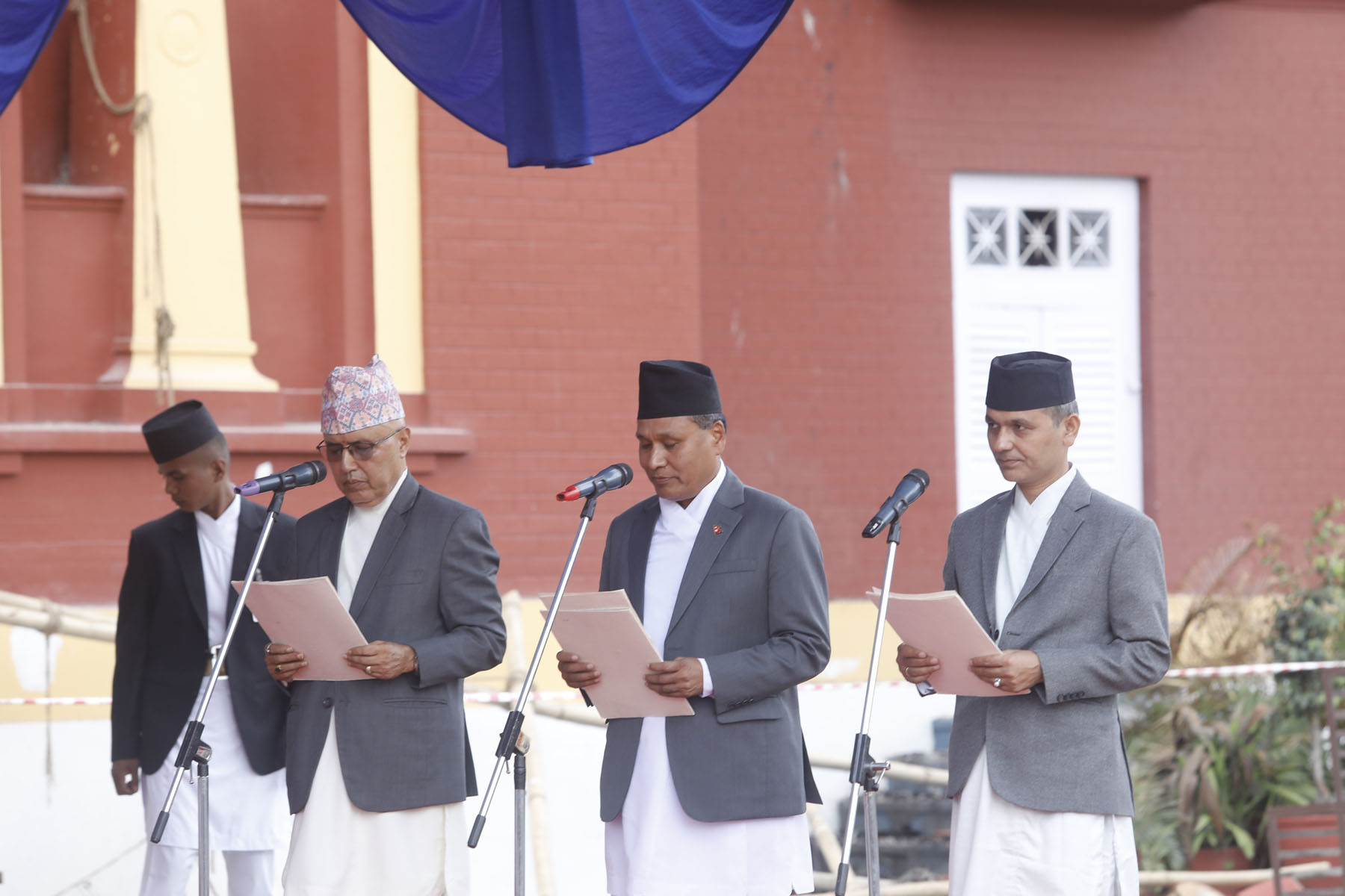 अन्तरिम सरकार चार सदस्यीय बन्यो, शपथ सम्पन्न
