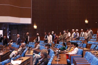 त्रिविमा नेविसंघको तालाबन्दी, सदनमा एमालेको अवरोध : सभामुखको रुलिङ- त्रिविमा समाधान देऊ