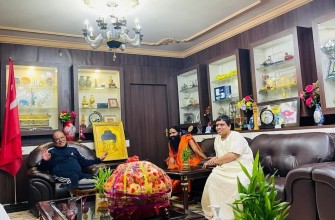 प्रचण्ड निवासमा रामदेव 