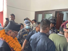 प्रचण्डले गरे उम्मेदवारी दर्ता 