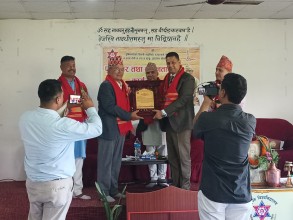 त्रिभुवन–विश्वविद्यालये महानगरप्रमुखः चिरीबाबुः सत्कारितः