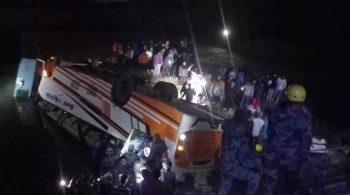 दाङमा बस दुर्घटना: १२ जनाको मृत्यु, २३ जना घाइते