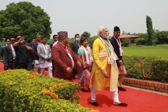 प्रधानमन्त्री देउवा र भारतीय कमकक्षी मोदीले मायादेवी मन्दिरमा एकसाथ गरे प्रार्थना 