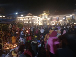 पशुपतिनाथ मन्दिर परिसरमा शद्मी छर्नेको घुइँचो