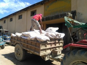 गहुँ छर्ने बेला भयो, पाएनन् किसानले रासायनिक मल 