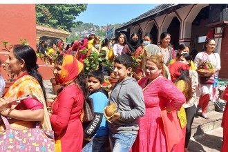 नयाँ वर्षमा मन्दिरहरुमा भक्तजनको घुइँचो यस वर्ष बढ्यो