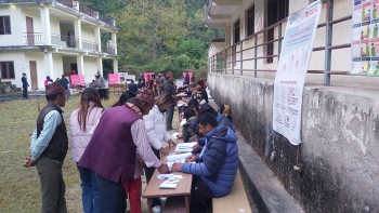 मतदान केन्द्रहरुमा जे भइरहेको छ (फोटोफिचर)
