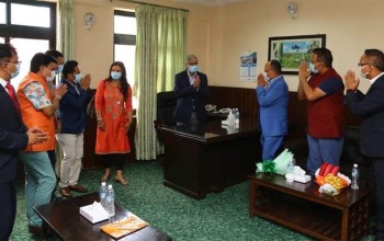 एनआरएनए प्रतिनिधिमण्डलद्वारा प्रमसँग भेट : गैरआवासीय नेपाली नागरिकताबारे ध्यानाकर्षण