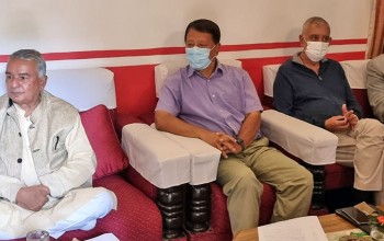 कांग्रेस जिल्ला सभापतिहरूको धर्नामा संस्थापनइतरका शीर्ष नेताहरूको ऐक्यबद्धता