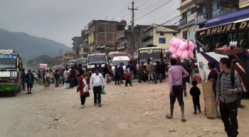 यात्रु ठग्ने सवारीसाधनलाई राजमार्ग ढुकेर कारबाही