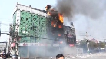 राजावादीहरू माओवादी र एकीकृत समाजवादीको पार्टी कार्यालयमा आक्रमण प्रयासमा, निजीघर र भाटभटेनीमा तोडफोड र आगजनी
