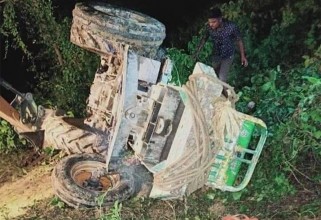 ४४ जना चढेको ट्र्याक्टर दुर्घटनामा दुईको मृत्यु, ३१ घाइते, चालक नियन्त्रणमा