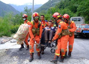 चीनको लकडाउनमा भूकम्प : तीसौं तलाबाट ओर्लिएपनि भाग्न नपाएको गुनासो