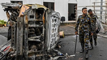 श्रीलंका संकटः कानून उल्लंघन गर्नेलाई गोली हान्ने आदेश
