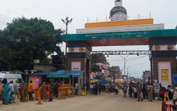 दसैँ मान्न भारतबाट फर्किने नेपालीहरूको लर्को, बेलहियाहुँदै भित्रिन्छन् दैनिक करिव चार सय