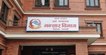 बालुवाटारस्थित एक चिनियाँ व्यापारीको गोदाममा छापा