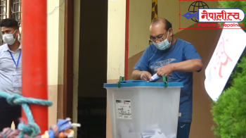 मतदान गर्दै काठमाडौंका मतदाता (प्रत्यक्ष प्रसारण)