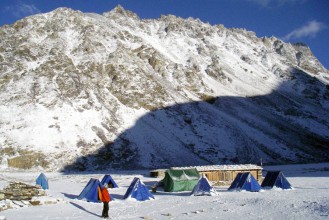 Kanchenjunga expedition : 47 climbers reach base camp