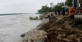 सप्तकोसी बाढीमा फसेका २४ सय घरपरिवारको अझै उद्धार भएन 