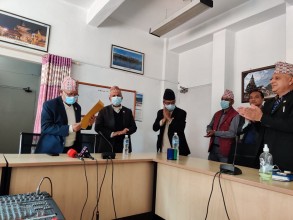 प्रधानन्यायाधीशमाथि महाअभियोग लगाउन माग गर्दै बारले बुझायो माधव नेपाललाई पत्र