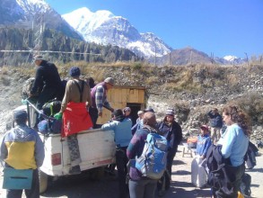 जाडो छल्न तल झर्दै मनाङका वासिन्दा 