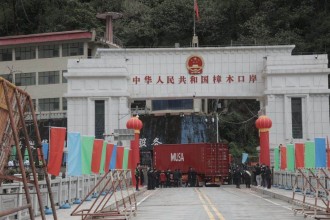 ८ वर्षपछि तातोपानी नाकाबाट नेपाली सामान निर्यात