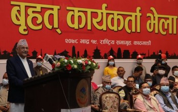 अस्वस्थ भएर निवासमा आराम गरिरहेका ओली भेलालाई सम्बोधन गर्न पुगे