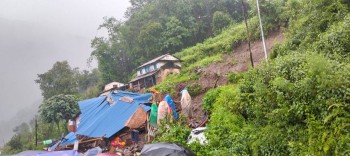 भीषण वर्षापछि घरमाथि कान्लोबारी खस्दा पुरिएका श्रीमानको शव फेला, श्रीमती बेपत्ता, बुहारी हाम फालेर बाँच्न सफल