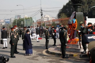 राष्ट्रपति भण्डारीले गरिन् पृथ्वीनारायण शाहको शालिकमा माल्यार्पण