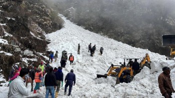 सिक्किमको पहिरोमा  बेपत्ता भएका पाँच नेपाली सम्पर्कमा आए