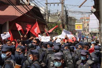 कांग्रेस केन्द्रीय कार्यालयमा प्लेकार्डसहित प्रदर्शन 