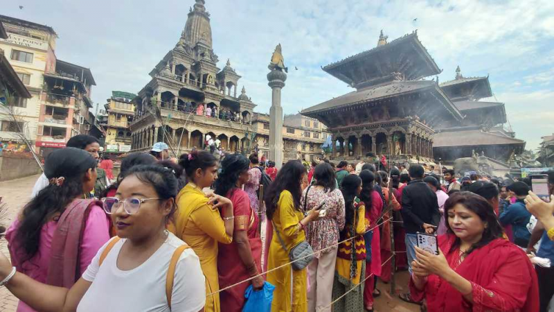 कृष्ण मन्दिरहरुमा भक्तजनको घुइँचो