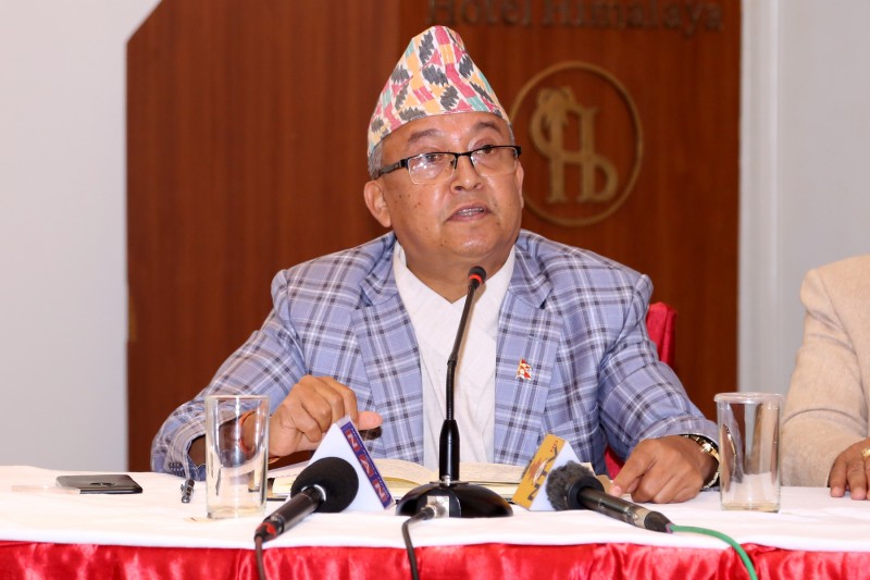 छ वर्षे पुस्तिका सार्वजनिक गर्दै बिदा भए प्रमुख निर्वाचन आयुक्त दिनेश थपलिया
