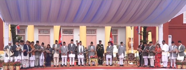ओली सरकारमा मन्त्रीहरुले लिए शपथ