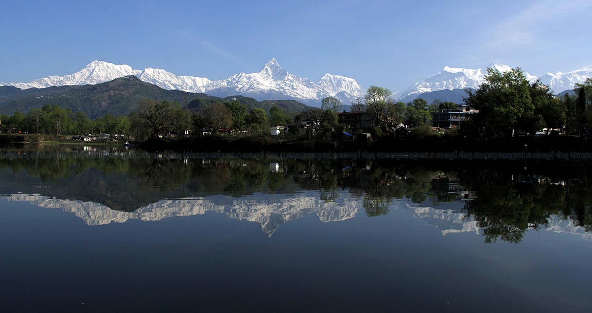 फेवातालमा हुरी चल्दा चार डुंगा पल्टिए, डुबेका ६ जनाको उद्धार, एक वृद्धा ढाडिएर अचेत